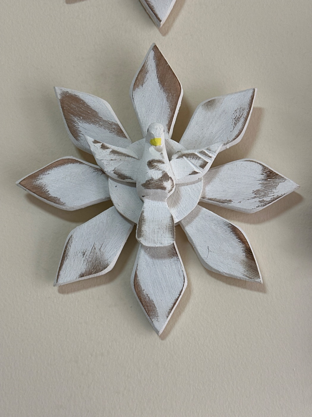 Divino Madeira Pequeno Branco 20cm
