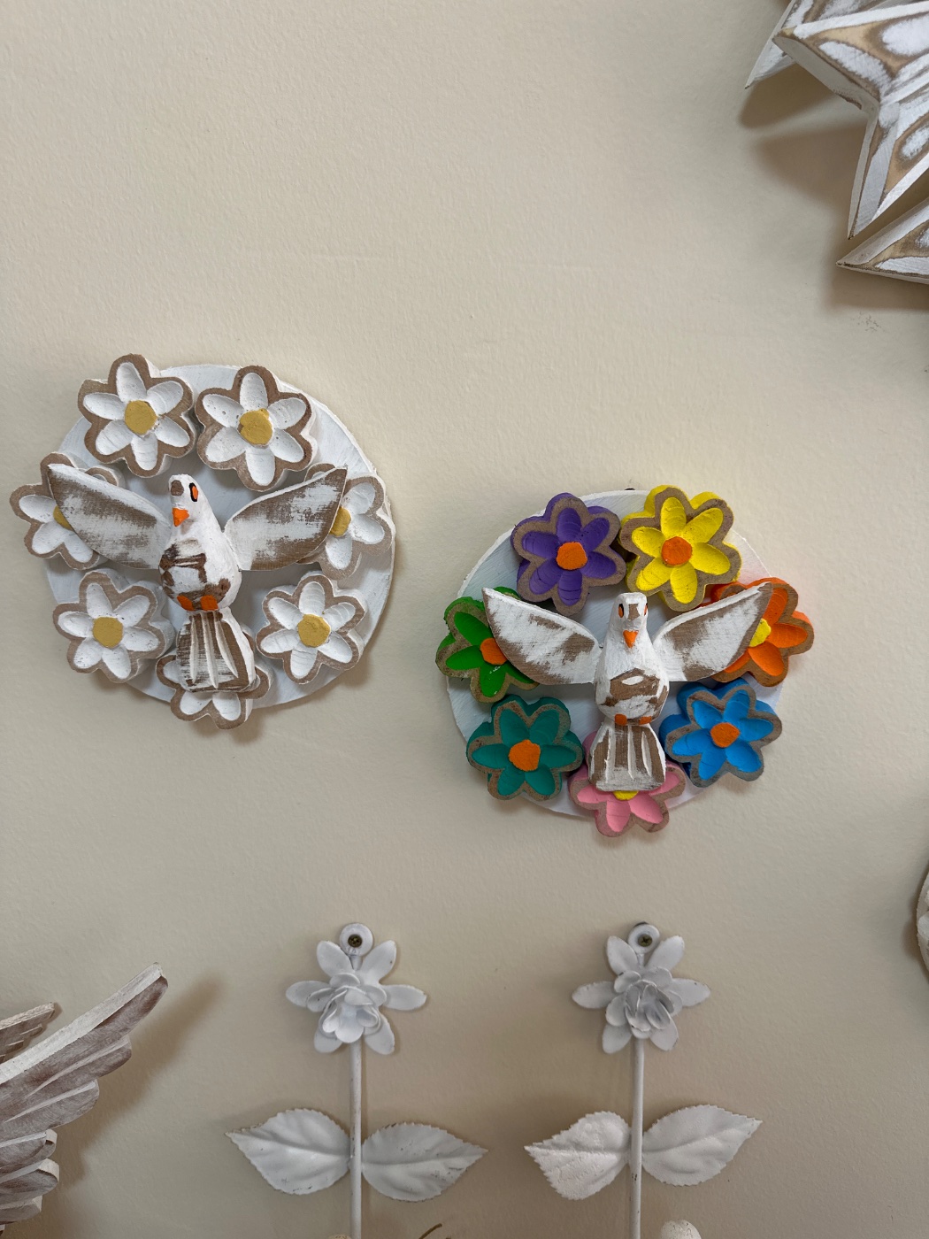 Espirito Santo Madeira Pequeno Flores 14cm